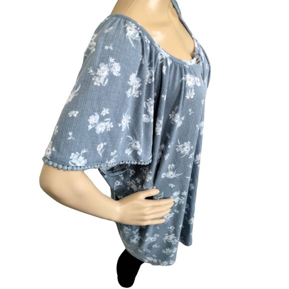 Catherines Plus Size Floral Blue Top Button Front Short Sleeve Size 3X (26/28W) - Picture 5 of 7